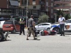Vlorë, aksident në Transballkanike – përplasen automjeti me motomjetin, një i lënduar lehtë