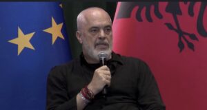 Rama përplaset me gazetaren e huaj: “Nuk më sfidoni me çfarë keni dëgjuar në rrugë”