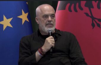 Rama ironizon protestat për Vjosë-Nartën: “Parlamenti Europian ndau ‘shapin’ nga ‘sheqeri’”