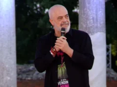 Rama ne FIER : “Te unë e gjetët të ngecte mikrofoni”