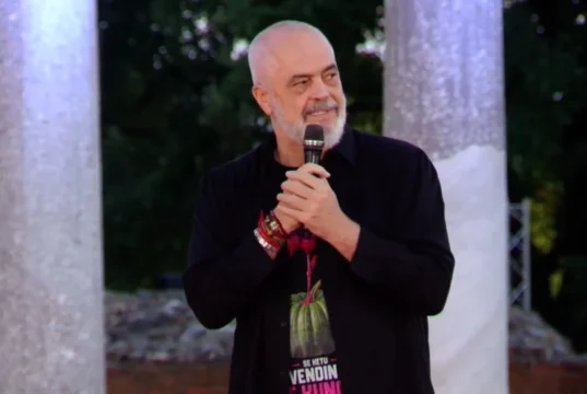 Rama ne FIER : “Te unë e gjetët të ngecte mikrofoni”