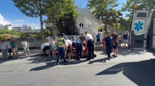 Aksident në Vlorë, përplasen një automjet dhe një motor, plagoset drejtuesi i motorit