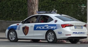 Tentohet të grabitet banka në Tiranë, arrestohet autori me pistoletë lodër