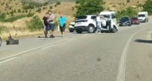 Perplasen 3 automjete në Vasjar të Tepelenës, disa të lënduar lehtë