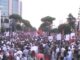 Halla e Erionit emocionon protestën: “Nipin ma vr*u th*ka, por edhe shteti kur iu fikën dritat në spital”