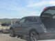 Aksident në aksin Vlorë–Panaja, makina përplaset me motorin pranë rrethrrotullimit