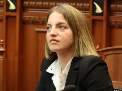 Bajrat kallëzojnë deputeten Marjana Koçeku në SPAK