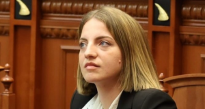 Marjana Koçeku i kërkon dorëheqjen Ramës me letër të hapur: “Sheshi po flet, dëgjo zërin e popullit”