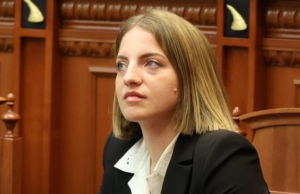 Bajrat kallëzojnë deputeten Marjana Koçeku në SPAK