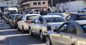 Fluks i lartë në Kapshticë, mbi 21 mijë qytetarë kaluan kufirin në 5 ditë