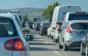 Aksident në aksin Levan–Vlorë, rëndohet trafiku