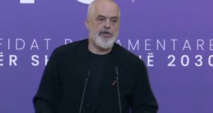 Rama: Protestat janë “kanal mllefi”, kritika të forta ndaj debatit publik dhe rrjeteve sociale