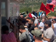 Shembet rrethimi në Kakome pas 22 vitesh, banorët protestë për hapjen e aksesit në plazh