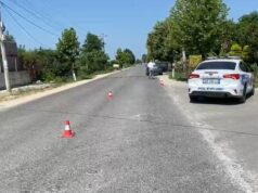 Motori përplas të moshuarën, 71-vjeçarja humb jetën