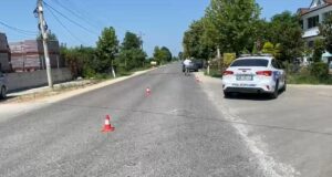 Motori përplas të moshuarën, 71-vjeçarja humb jetën