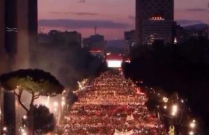 23 ditë protestë/A po lëkundet qeveria nga rruga apo nga politika?