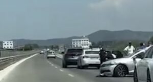 Aksident në autostradën Fier–Vlorë, përplasen dy automjete në Mifol – 3 të pl*gosur