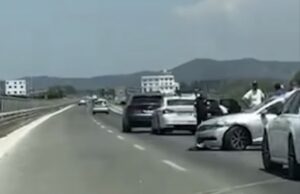 Aksident në autostradën Fier–Vlorë, përplasen dy automjete në Mifol – 3 të pl*gosur