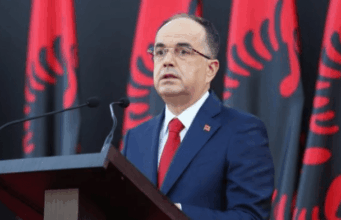 Presidenti Begaj për protestën: E drejta për t’u shprehur paqësisht është e mbrojtur nga Kushtetuta