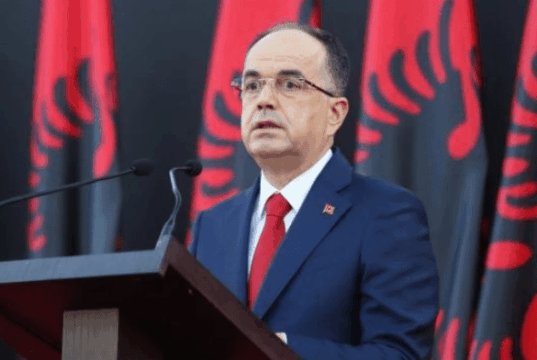 Presidenti Begaj për protestën: E drejta për t’u shprehur paqësisht është e mbrojtur nga Kushtetuta