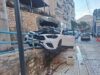 “Mercedes”-i del nga rruga dhe përplaset me barrierën mbrojtëse