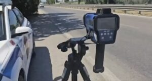 Monitorim intensiv në Fier/ Mbi 1,500 gjoba për shpejtësi, 8 të arrestuar nga Policia Rrugore