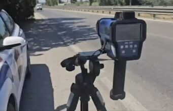 Monitorim intensiv në Fier/ Mbi 1,500 gjoba për shpejtësi, 8 të arrestuar nga Policia Rrugore