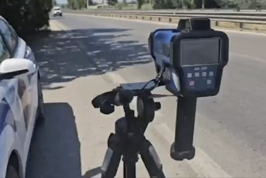 Monitorim intensiv në Fier/ Mbi 1,500 gjoba për shpejtësi, 8 të arrestuar nga Policia Rrugore