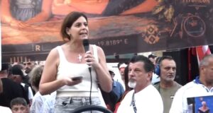 Eurodeputetja italiane, Ilaria Salis i bashkohet protestës
