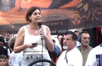 Eurodeputetja italiane, Ilaria Salis i bashkohet protestës