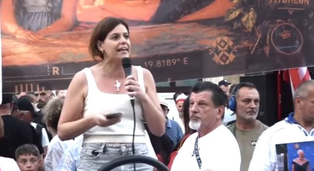 Eurodeputetja italiane, Ilaria Salis i bashkohet protestës