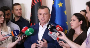Balla: Deputetja Marjana Koceku të dorëzojë mandatin që e ka marrë nga PS