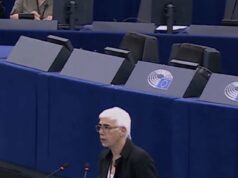 Eurodeputetja gjermane Jutta Paulus i bashkohet protestës sot në Tiranë