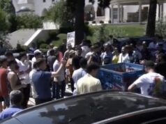 Protestuesit tentojnë të fusin koshin e mbeturinave në Kuvend: Këtu e keni vendin!