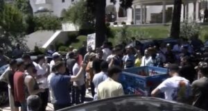 Protestuesit tentojnë të fusin koshin e mbeturinave në Kuvend: Këtu e keni vendin!