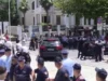 Lirohen protestuesit e shoqëruar pas protestës para Kuvendit, Dritan Goxhaj pritet me brohoritje te Komisariati nr.1