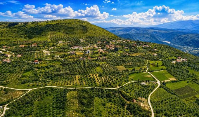 Qeveria shpall zona me përparësi për ekonominë malore në Mallakastër