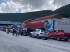 Defekt në sistemin grek, radhë të gjata në kufirin e Kapshticës