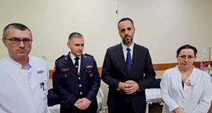 Përplasjet mes policisë dhe protestuesve/ Lamallari dhe Hita viziton në spital efektivët e lënduar