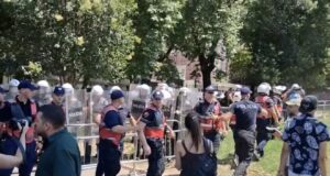 Mbi 20 të shoqëruar pas tensioneve në protestë