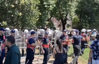 Mbi 20 të shoqëruar pas tensioneve në protestë
