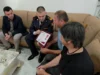 Hita i dorëzon familjes së Enea Mekollit medaljen e mirënjohjes