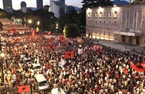 Der Spiegel: Protestat në Shqipëri nisën për flamingot, tani kërkohet largimi i Ramës