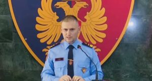 Hita: Një e mitur e përfshira në dh*nën në Fier u arrestua, polici u pezullua për shkelje të rëndë