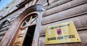 “Shqipëria Bëhet” padit në Kushtetuese fondin 4 milionë euro për koncertin e Kanye West, Lapaj: Shteti po vepron si organizatë kriminale