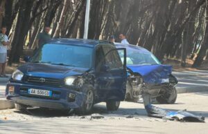 Vlorë/Përplasen dy automjete, pl*gosen dy vajza