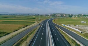 ARRSH hap tender për aksin Vlorë–Levan dhe Mallakastër–Tepelenë, pjesë e investimit 666 milionë lekë për sigurinë rrugore