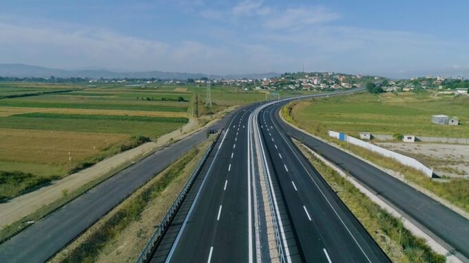 ARRSH hap tender për aksin Vlorë–Levan dhe Mallakastër–Tepelenë, pjesë e investimit 666 milionë lekë për sigurinë rrugore