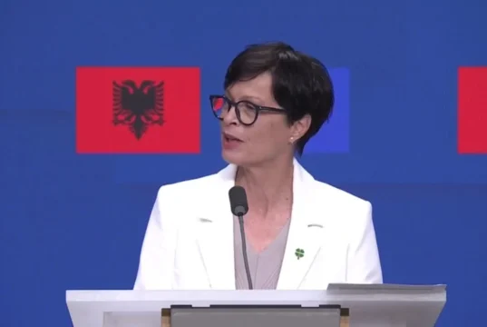 Komisionerja Kos: Shfuqizoni ligjet e Investimeve Strategjike dhe Zonat e Mbrojtura, protestat pjesë e proceseve demokratike