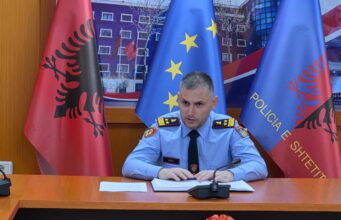 Skënder Hita mbledh drejtuesit e Policisë: Urdhra për goditjen e krimit, drogës, armëve pa leje dhe zjarrvënieve